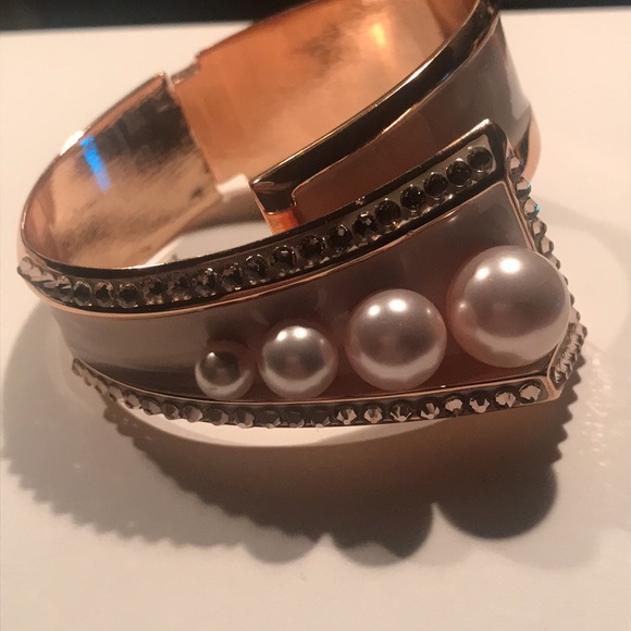 Nicholas Kirkwood Authentic Swarovski Atelier Gold Cuff. - Picture 8 of 8